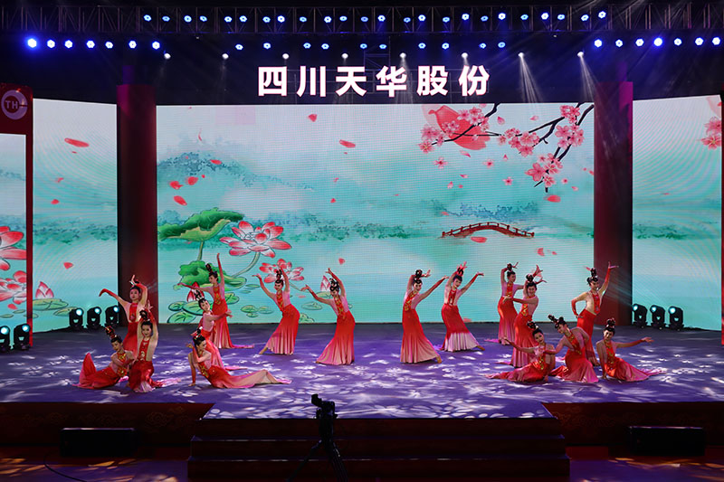 08 舞蹈：宏图锦鲤.jpg